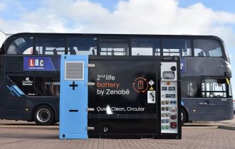 a balck bus sitting behind a standalone battery 230907 pint zenobe