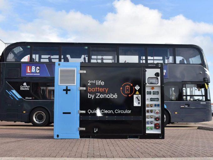a balck bus sitting behind a standalone battery 230907 pint zenobe