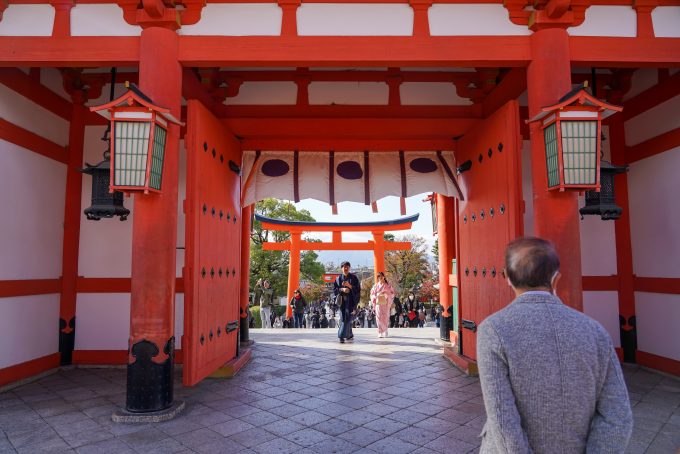entrance to fushimi inari taisha shinto shrine