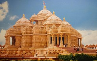 A picture of a hindu temple, akshardham in New Delhi
